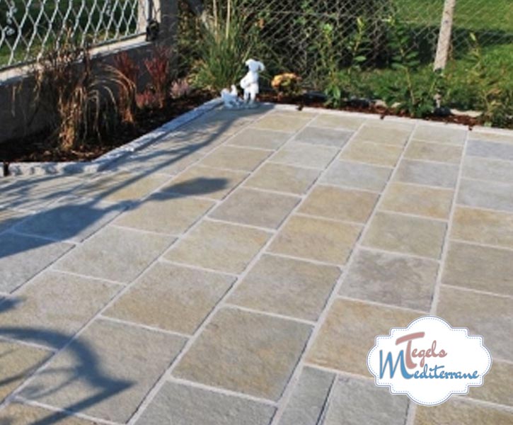 Castle Stone Beige Natural 60x90x2,5cm view Terras tuin Borgman {{brizy_dc_image_alt imageSrc=